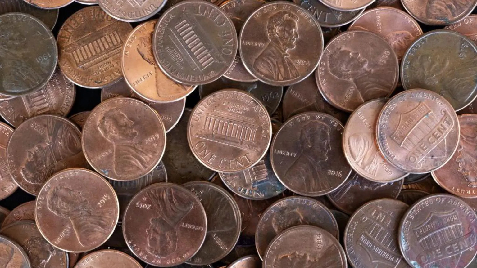 US Penny Shortage Forces Stores to Round Prices as Supply Dwindles