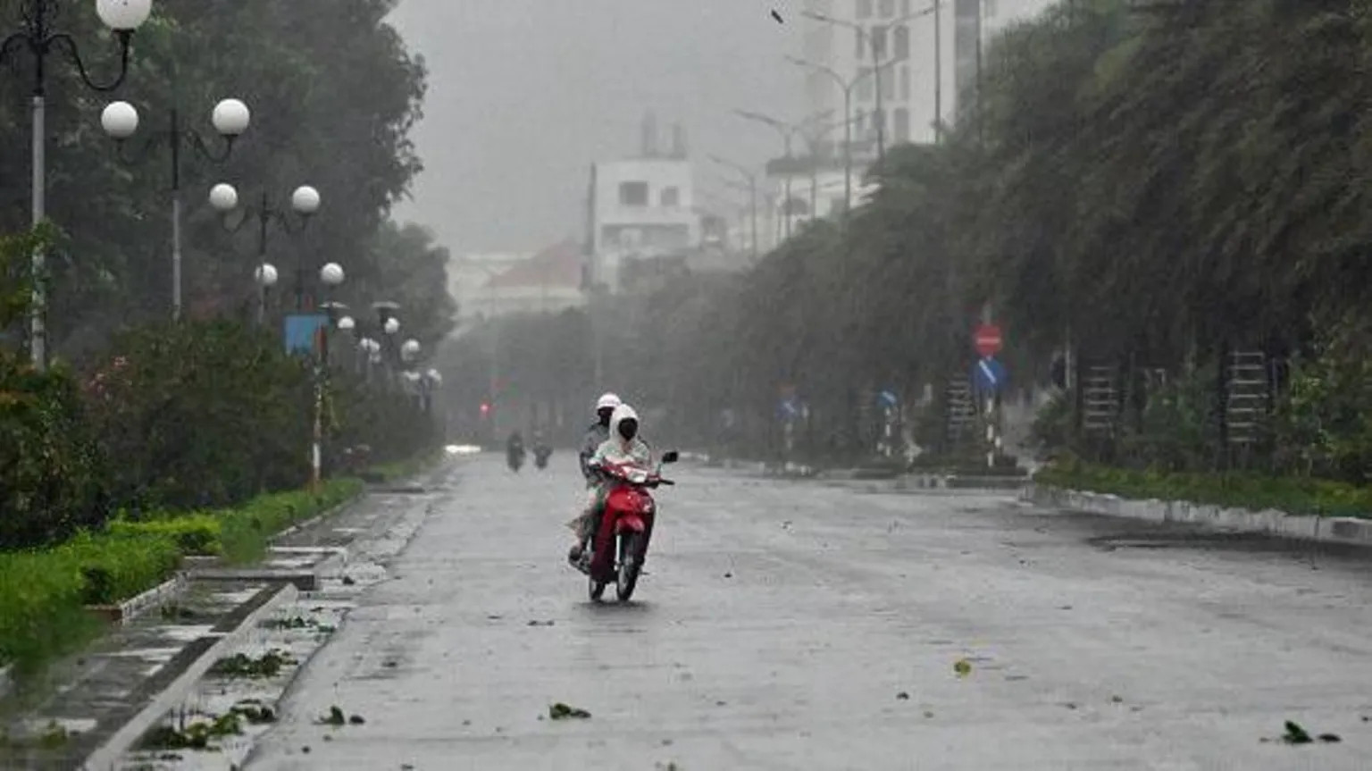 Typhoon Kalmaegi slams Vietnam after 114 deaths in Philippines
