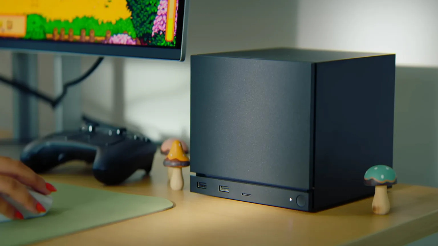 Valve unveils Steam Machine console and VR headset to challenge gaming giants