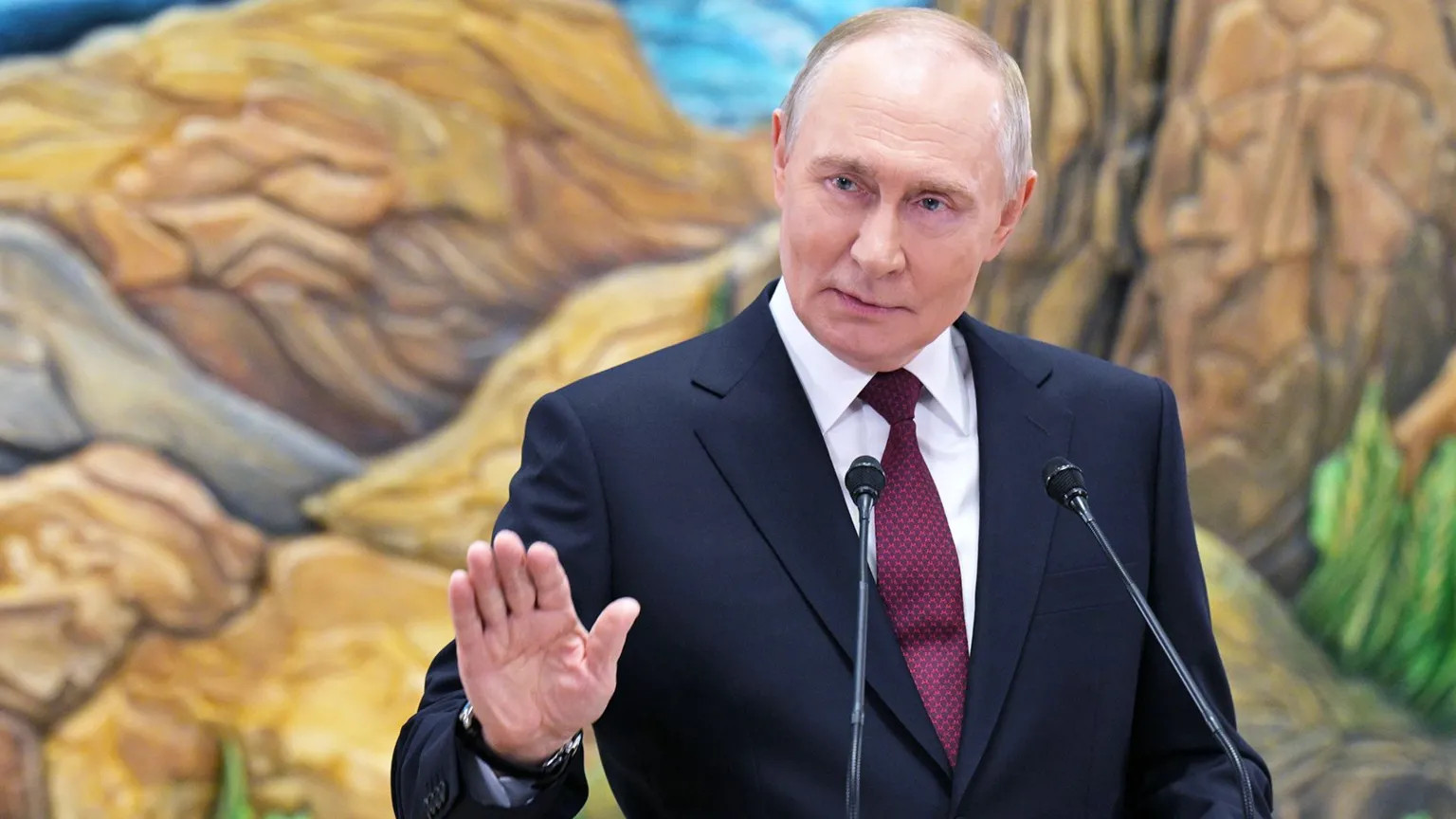 Putin insists on Ukrainian withdrawal as precondition for peace