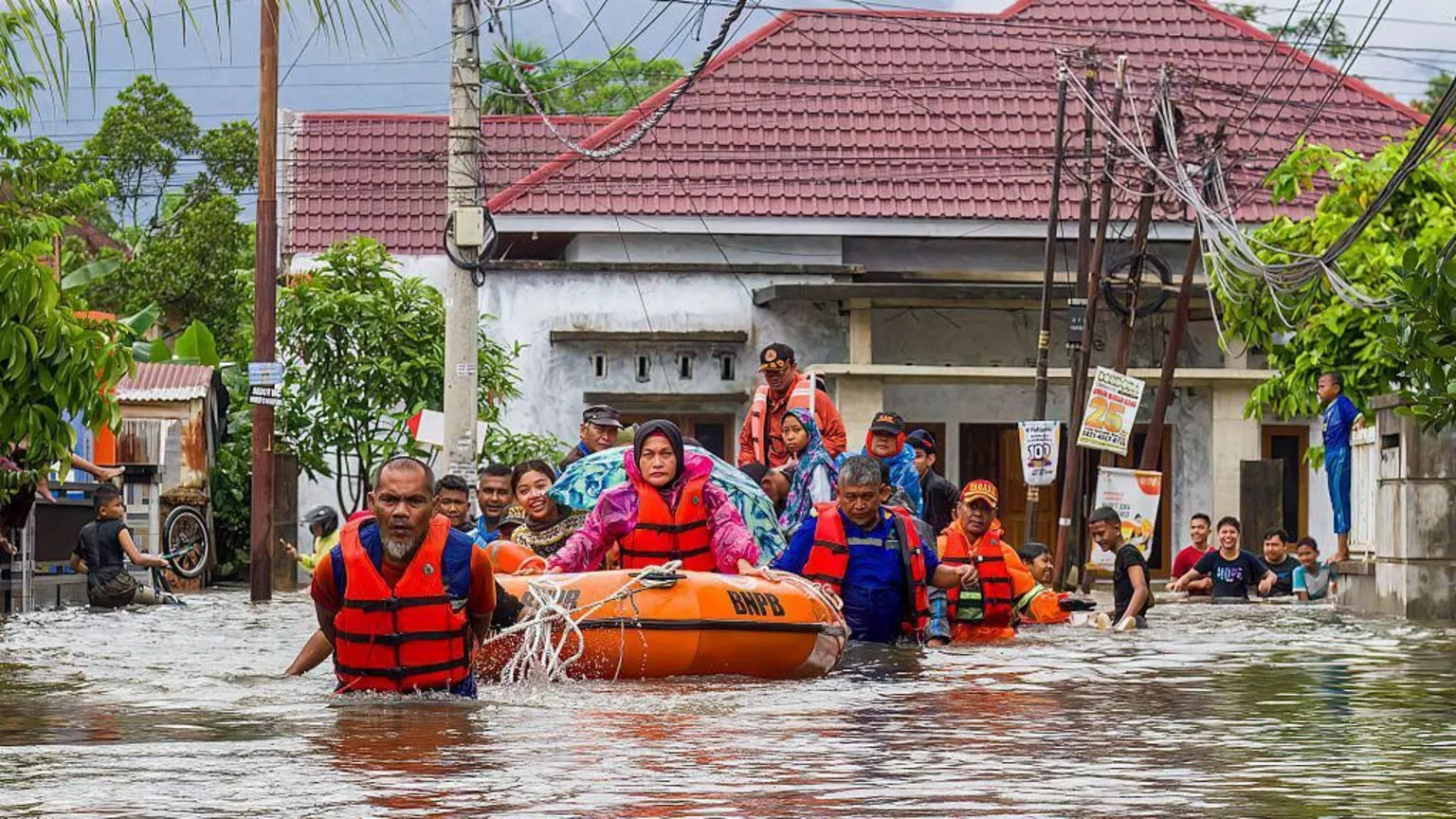 Indonesia Flood Death Toll Surges to 417 as Monsoon Devastates Southeast Asia