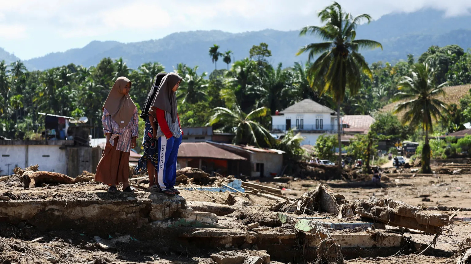 Indonesia flood death toll rises to 631 as rescue efforts struggle amid criticism