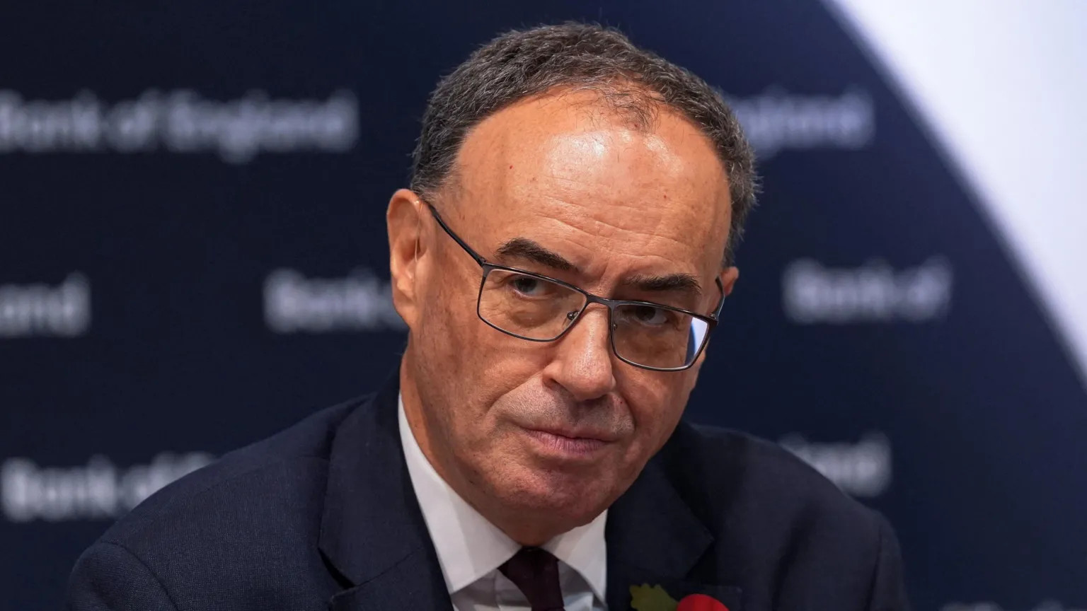 Bank of England warns of AI bubble risk as tech valuations soar