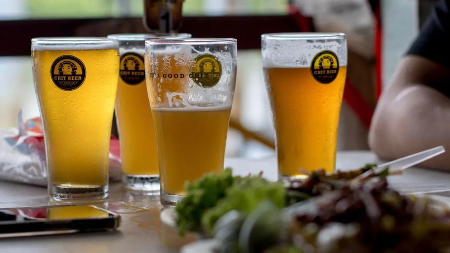 Thailand relaxes afternoon alcohol ban to revive tourism