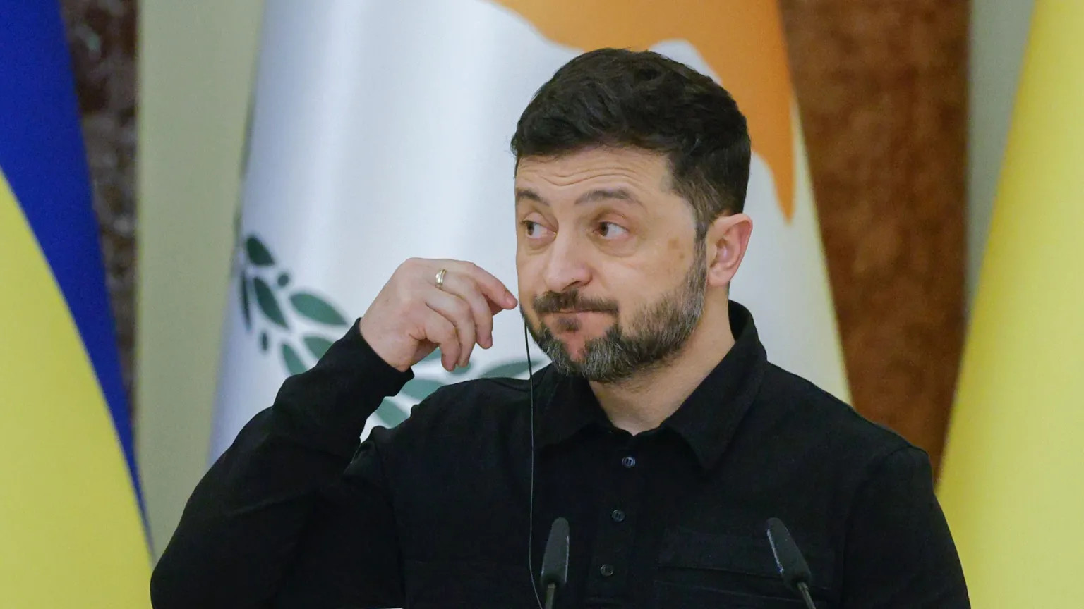 Russian airstrikes hit Ukraine as Zelensky hails 'constructive' US peace talks
