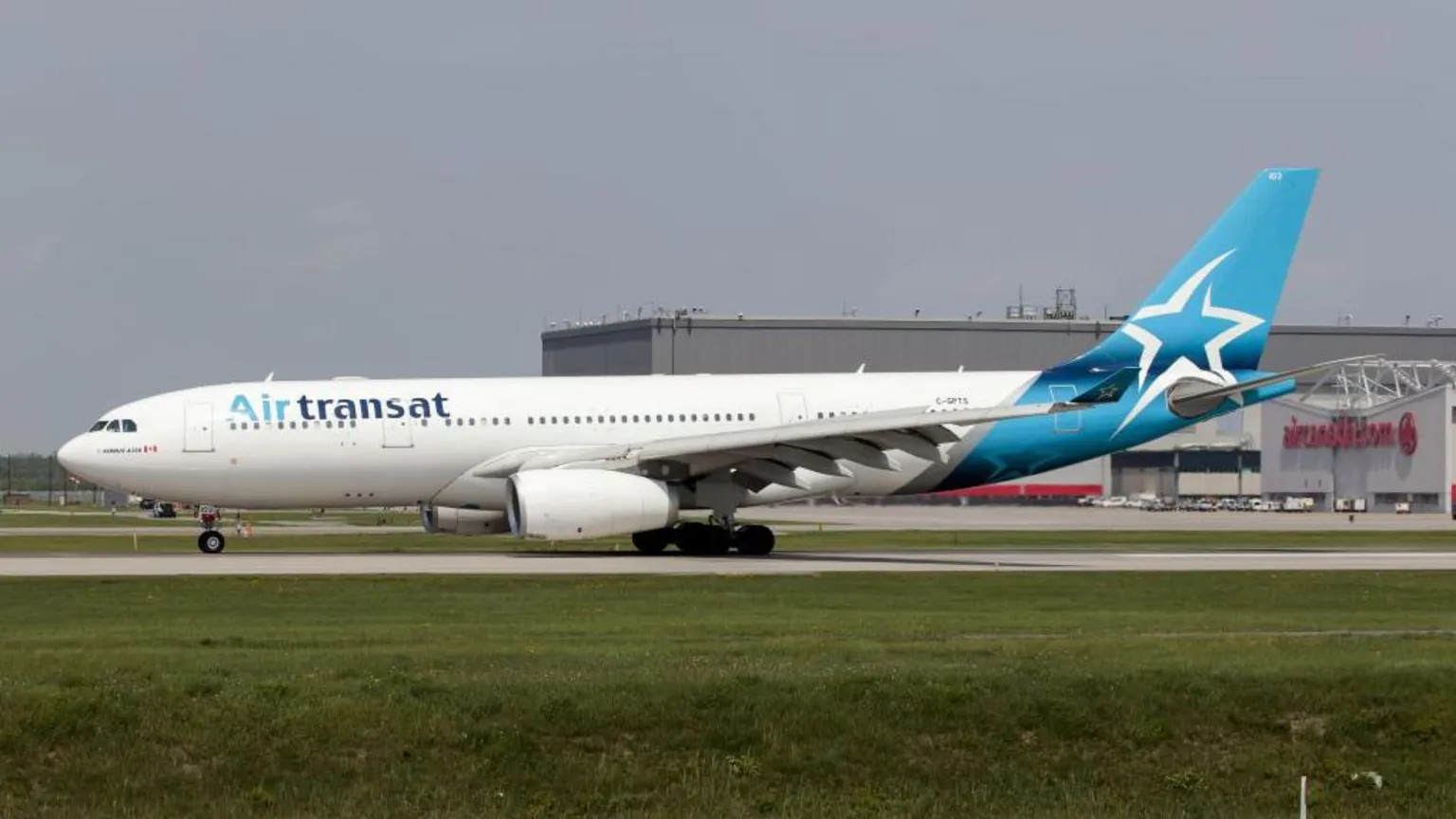 Air Transat to suspend flights ahead of pilot strike deadline