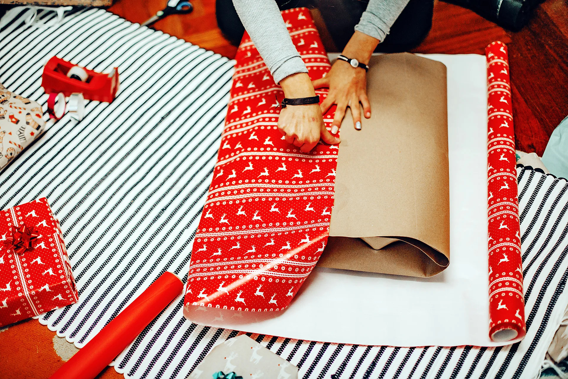 Mathematical formulas for flawless Christmas gift wrapping