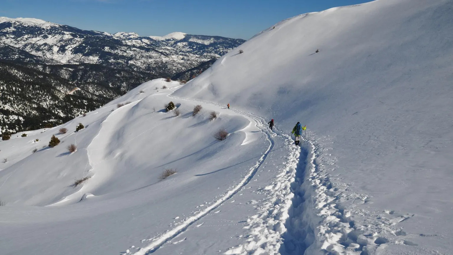 Four hikers killed in avalanche on Greek mountain peak