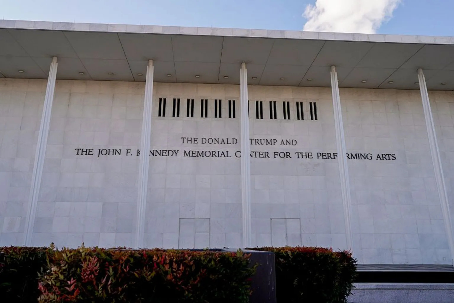 Kennedy Center seeks $1m from musician over Trump renaming protest