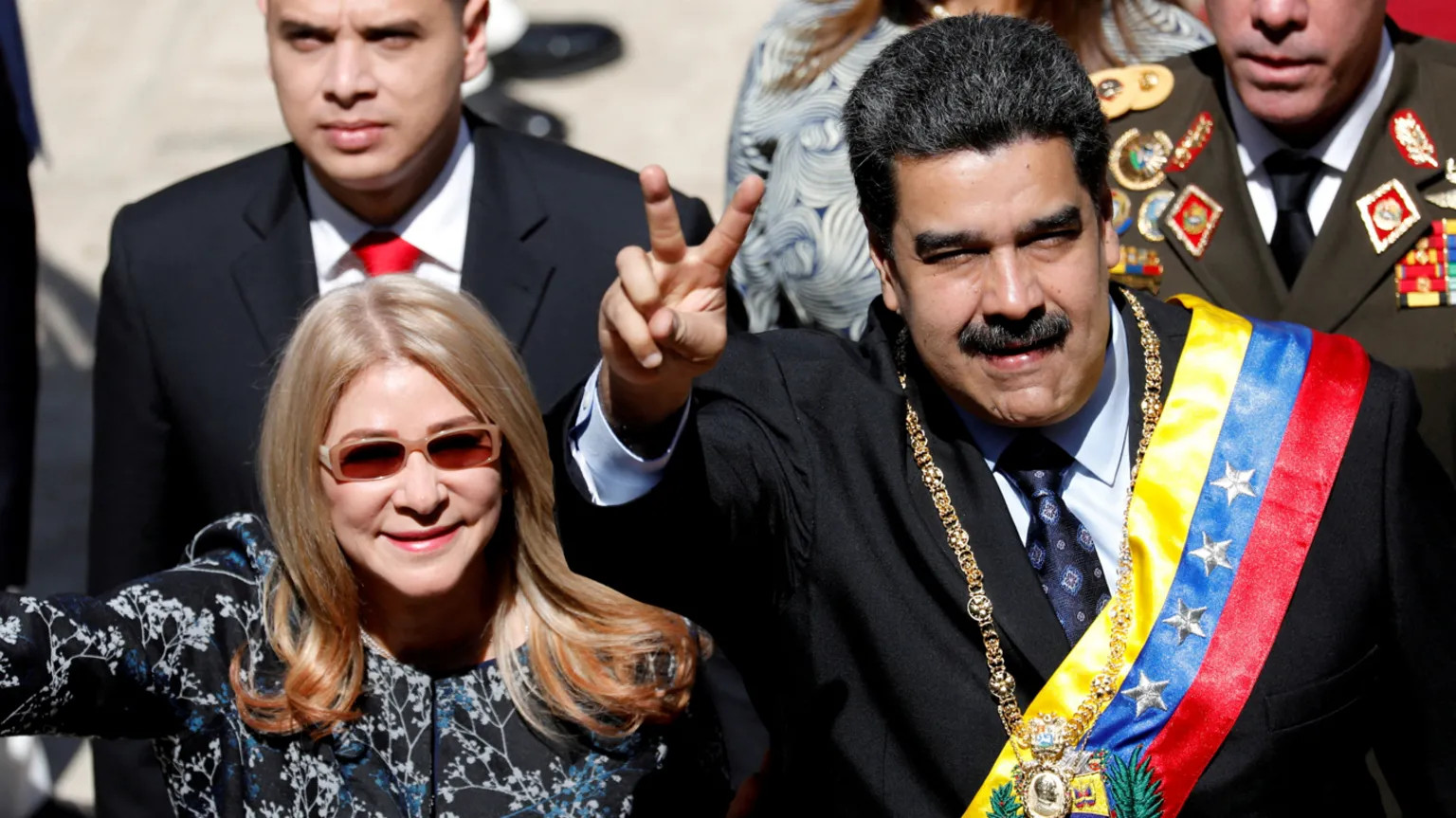 US captures Venezuelan President Nicolás Maduro in military operation