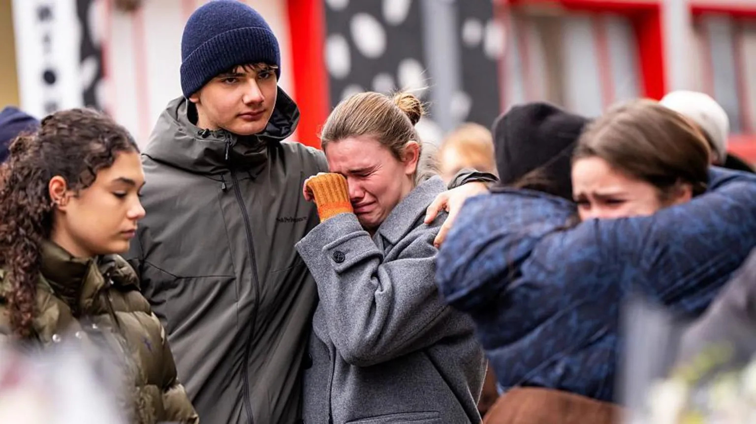 Swiss prosecutors investigate French bar managers after deadly New Year's Eve fire