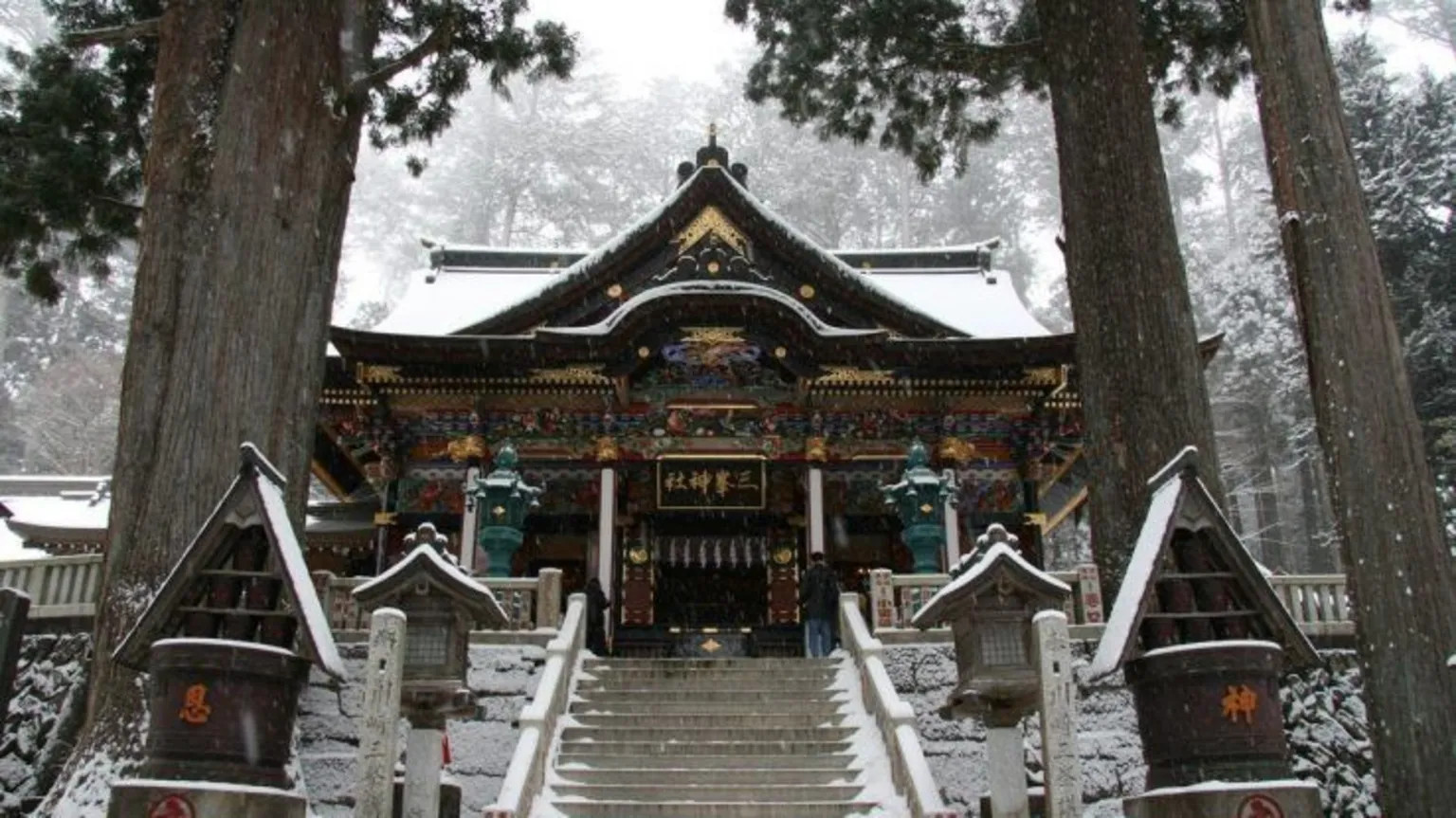Over 100 stranded at mountain shrine as snow blocks roads in Japan