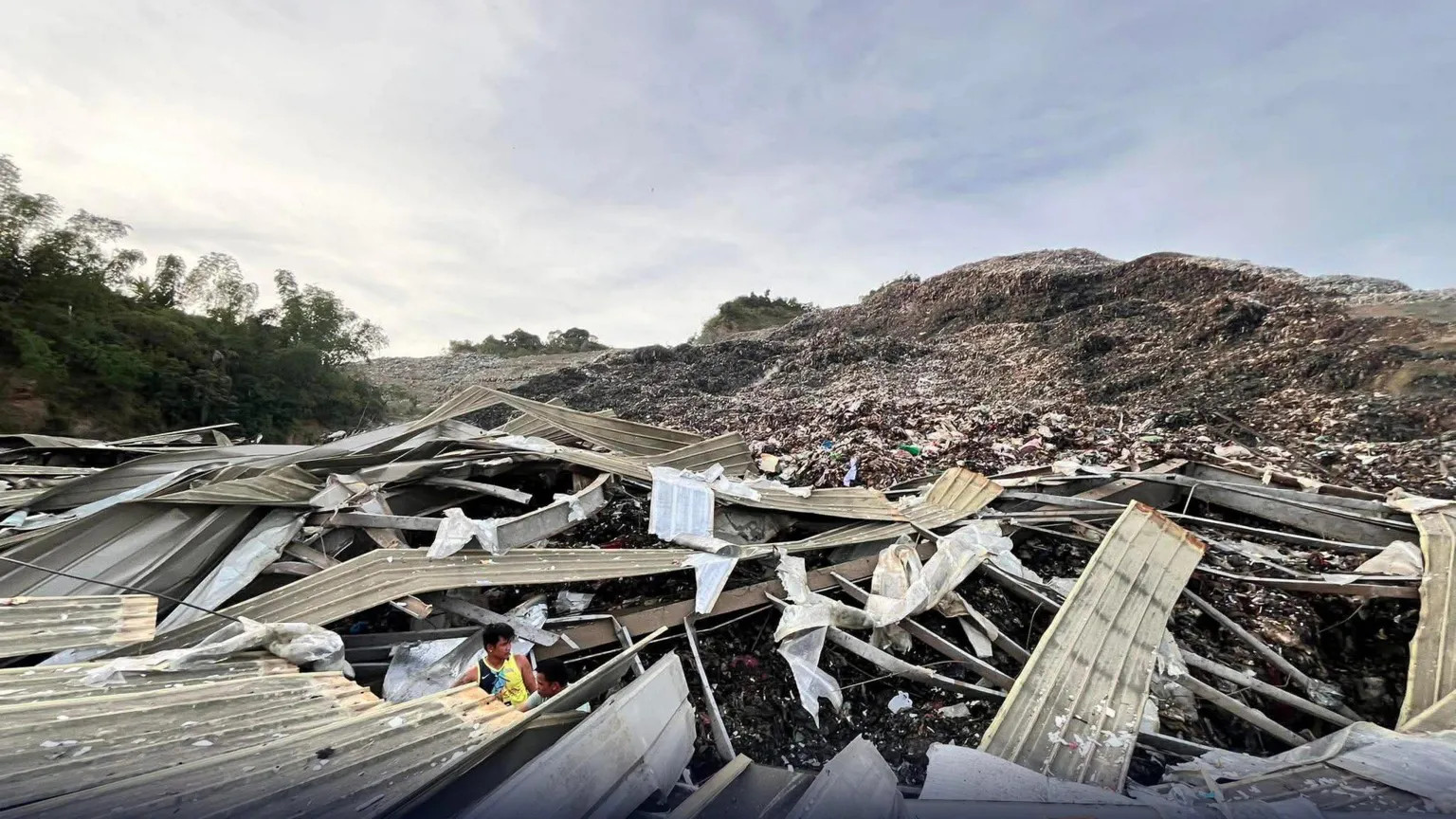 Landfill collapse in Cebu City kills one, leaves over 30 missing