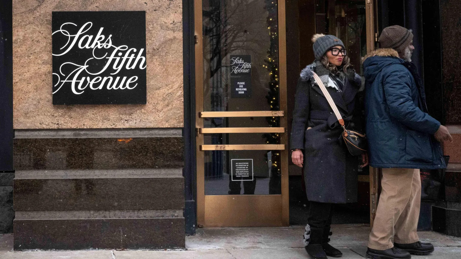Saks Fifth Avenue faces bankruptcy amid vendor disputes and inventory shortages