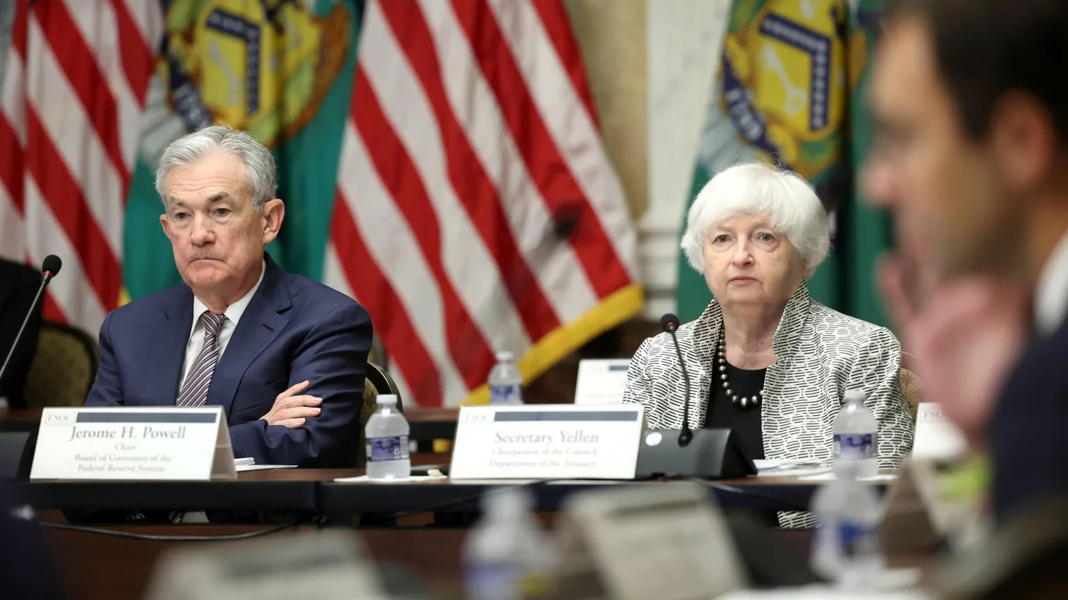 Former Fed chiefs condemn criminal probe into Powell as threat to independence