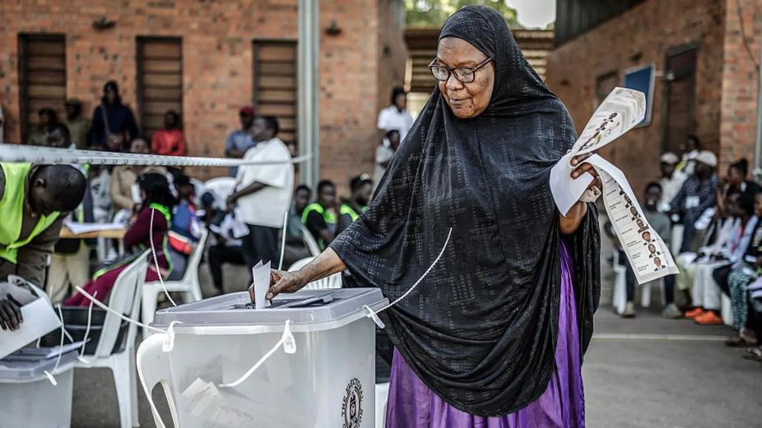 Uganda election marred by delays and internet blackout as voters face long queues