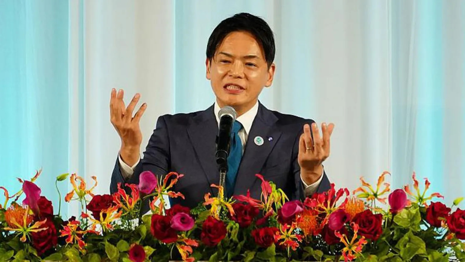 Yokohama mayor apologises for insulting staff after public accusation