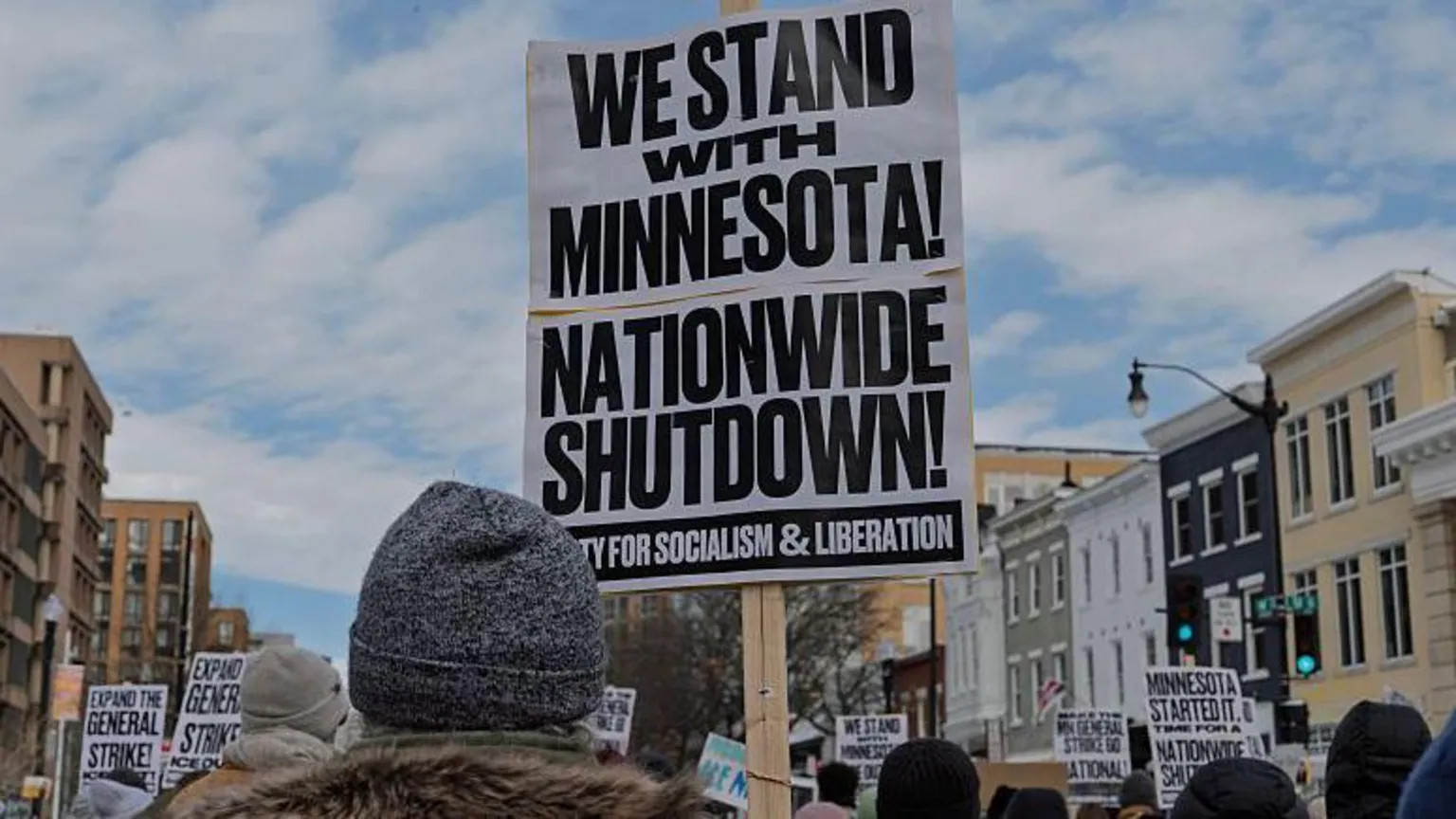 US lawmakers race to avoid shutdown over immigration policy disputes