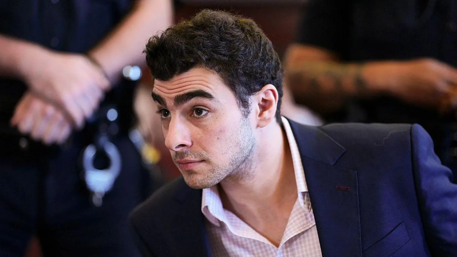 Man arrested for allegedly posing as FBI agent to free accused healthcare CEO killer