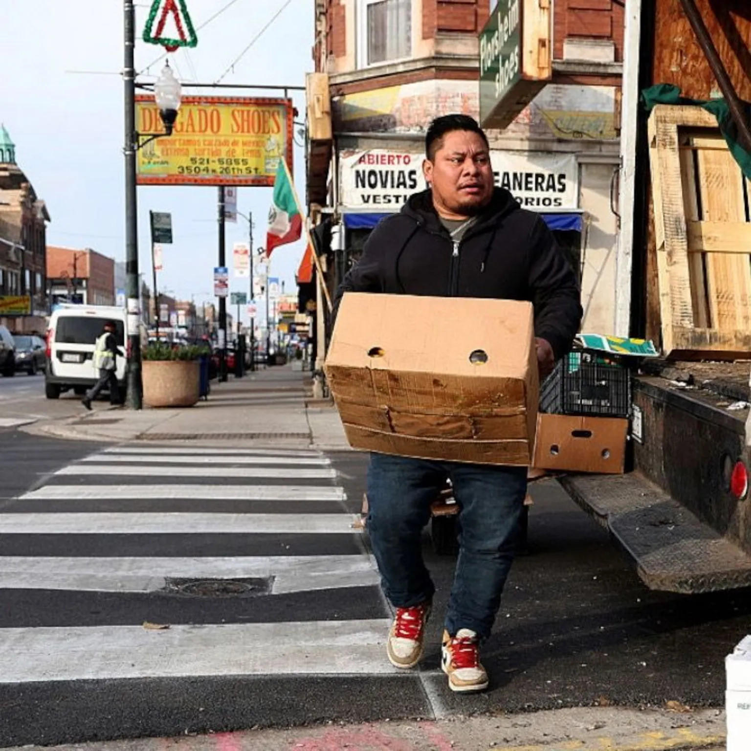 Immigration raids reshape Chicago's Little Village economy amid fear