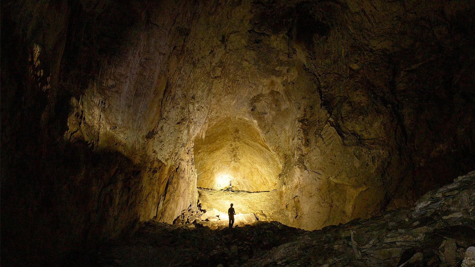 Cave microbes using near-infrared light redefine search for alien life