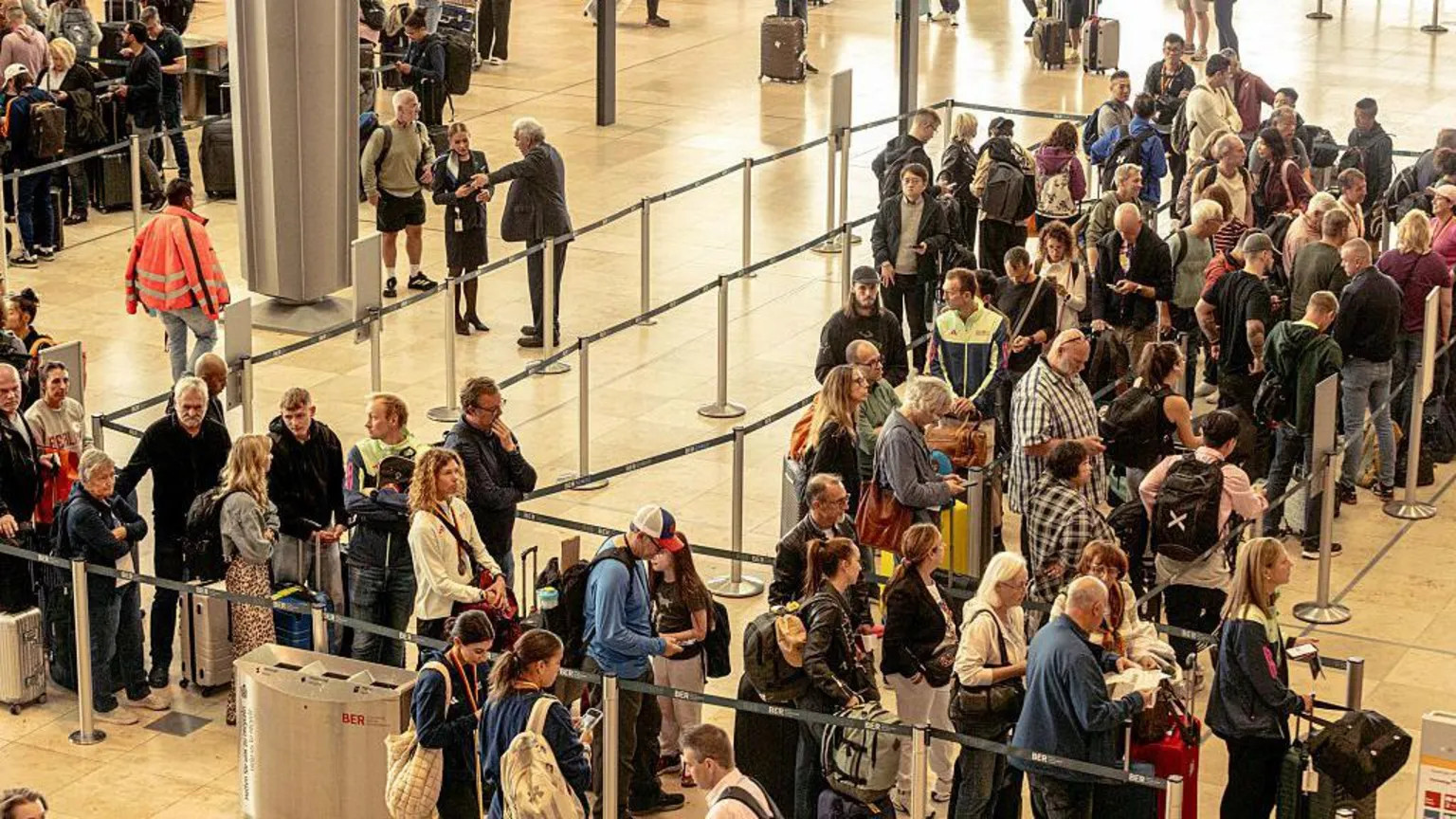 Europe faces airport passport delays as biometric system rolls out