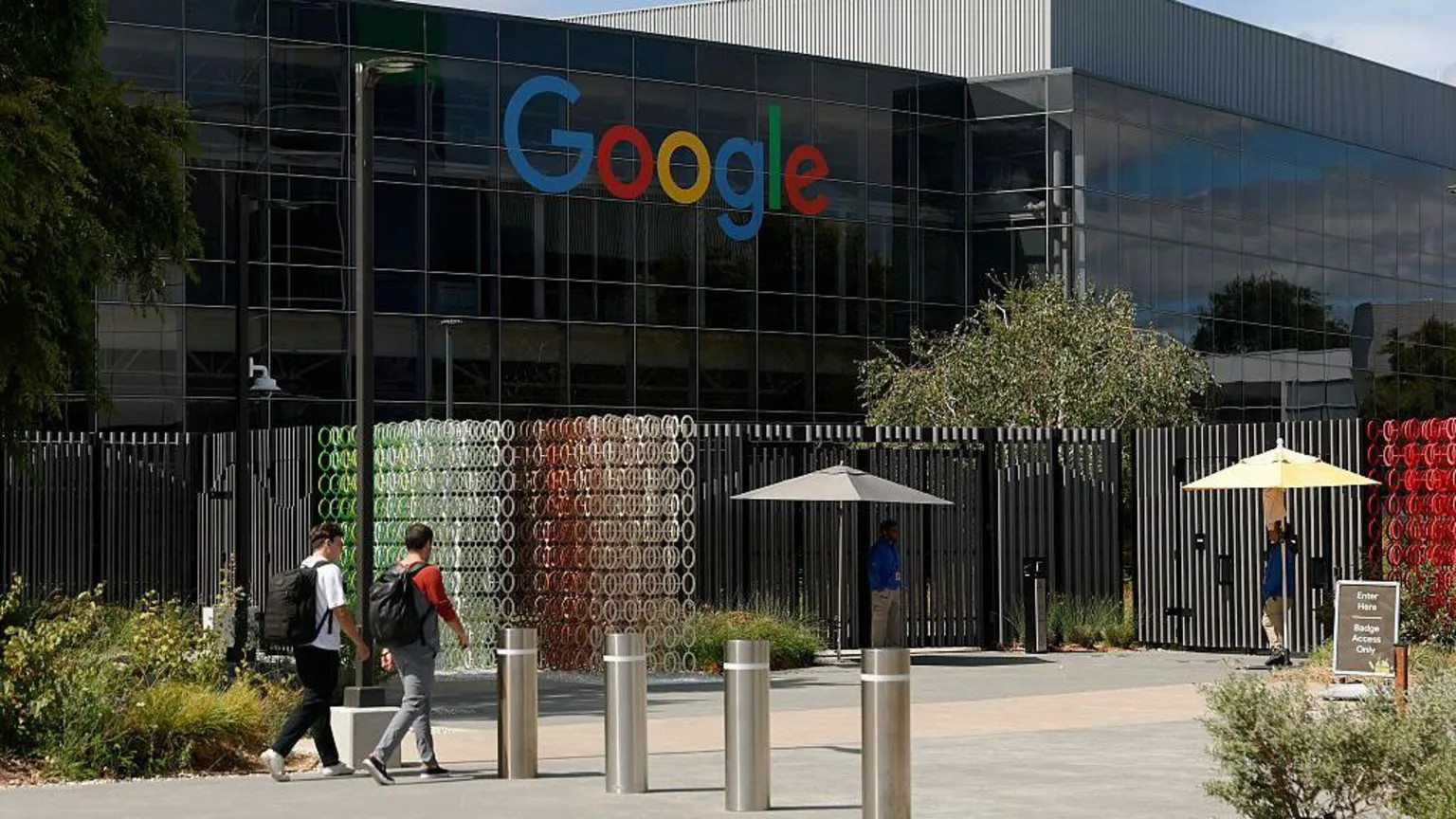 Google staff demand transparency over federal immigration contracts