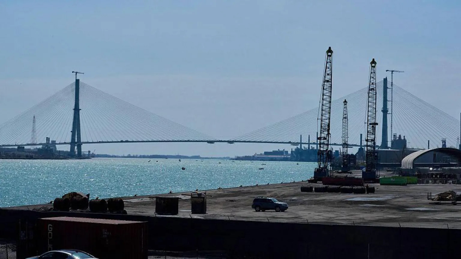 Trump threatens to halt US-Canada bridge opening over compensation demands