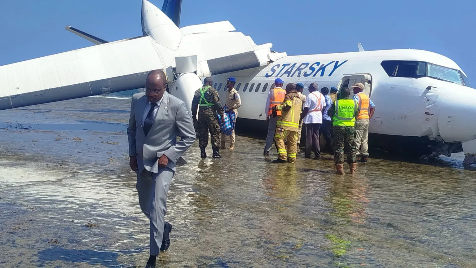 Somalia airline pilot hailed after crash-landing saves all 55 on board