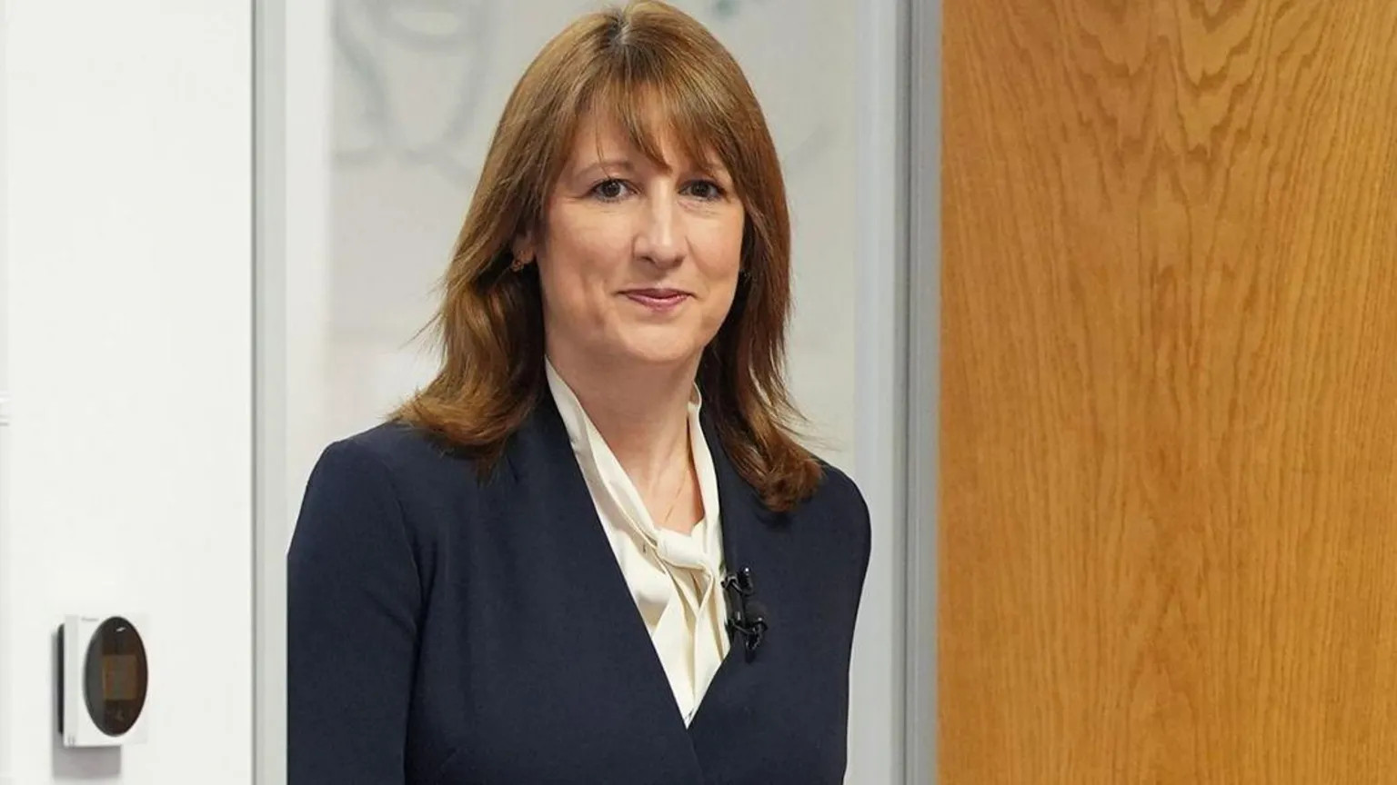 UK economy ends 2025 with sluggish growth as Labour defends record