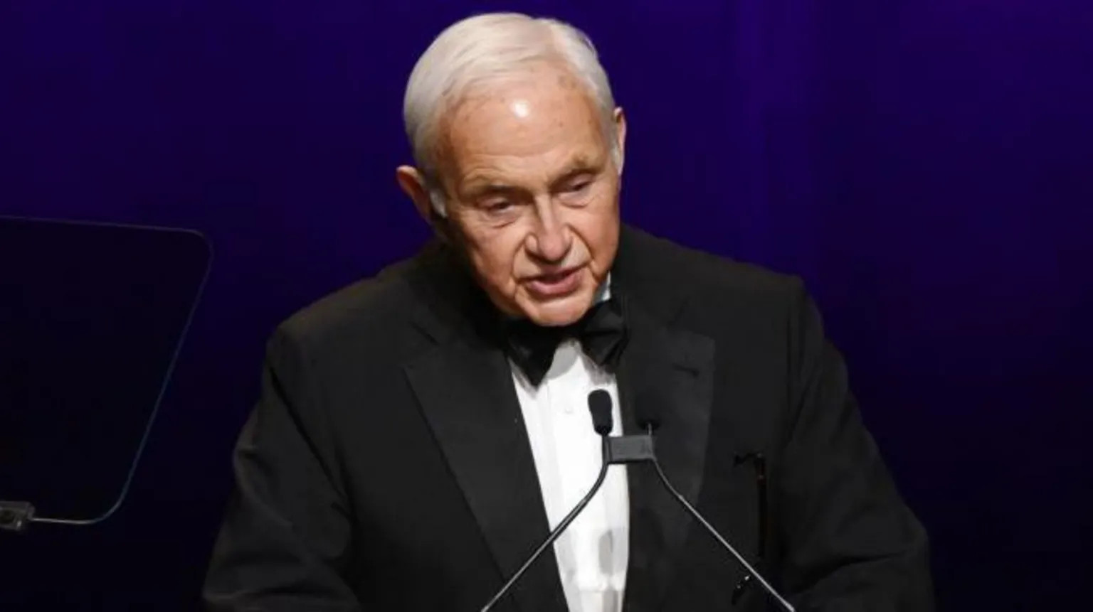 Les Wexner calls himself 'naive' for trusting Jeffrey Epstein in testimony