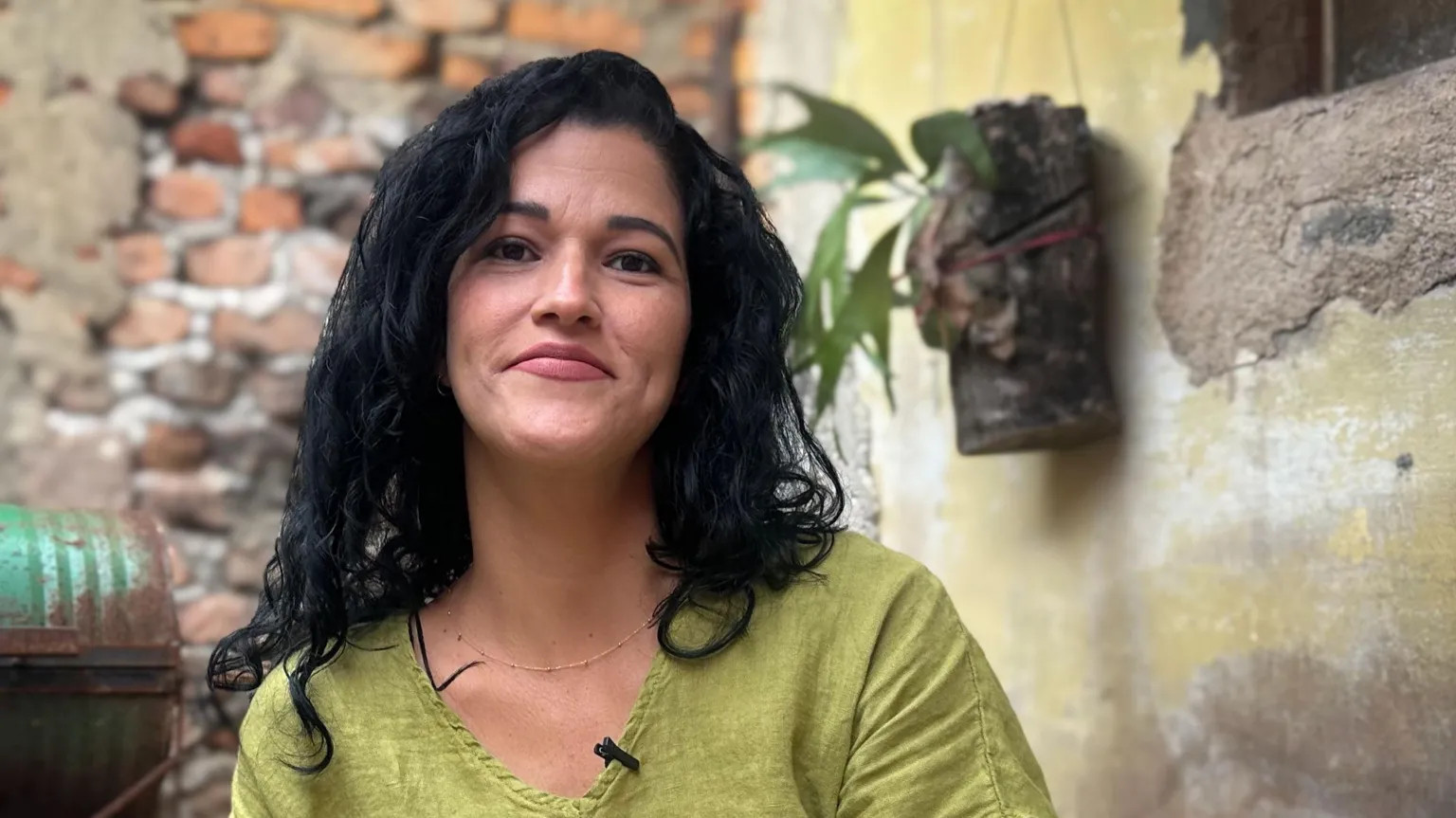 Cuban mothers face childbirth amid fuel crisis and blackouts