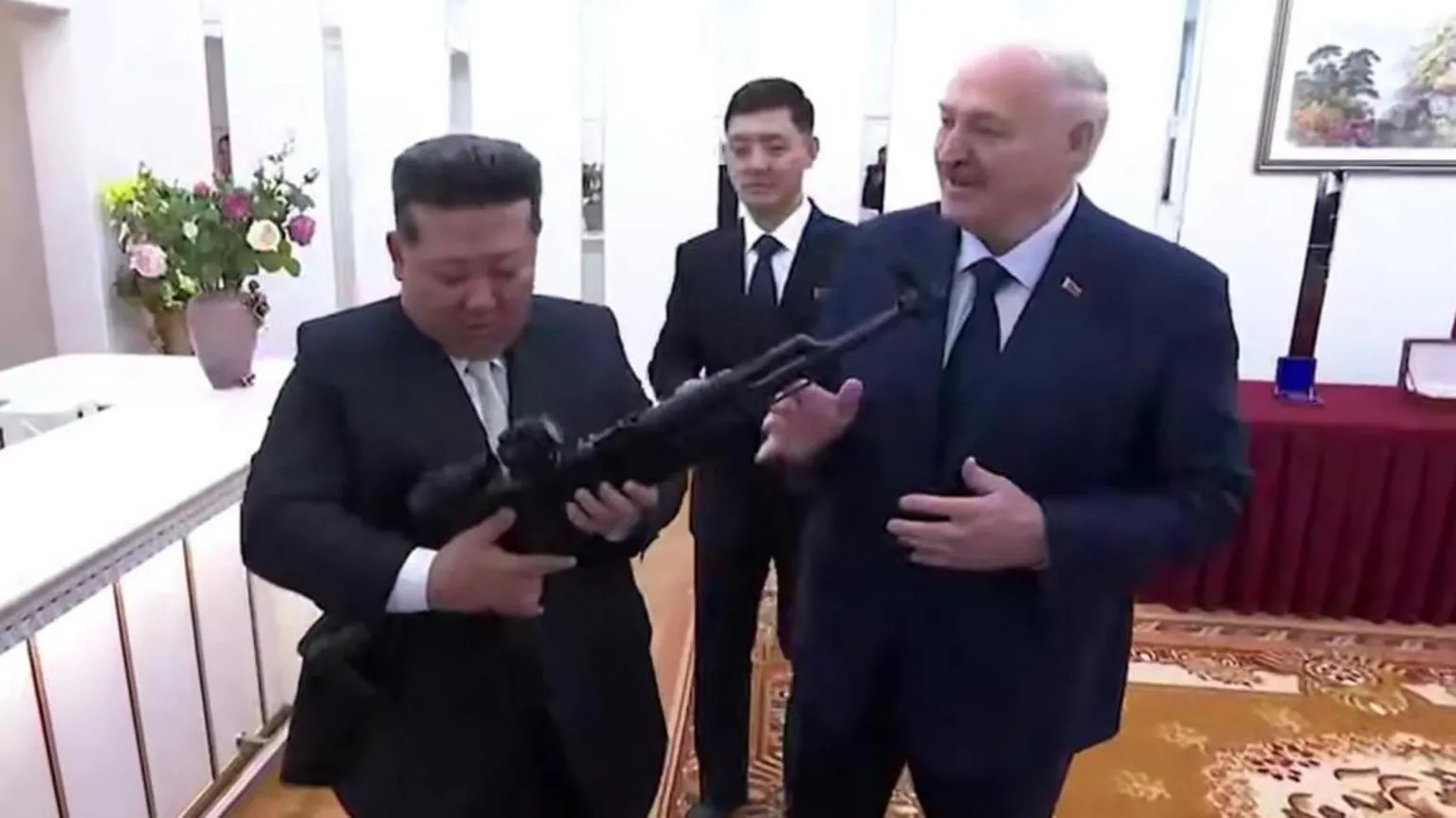 Lukashenko gifts Kim Jong Un rifle during Pyongyang friendship treaty signing
