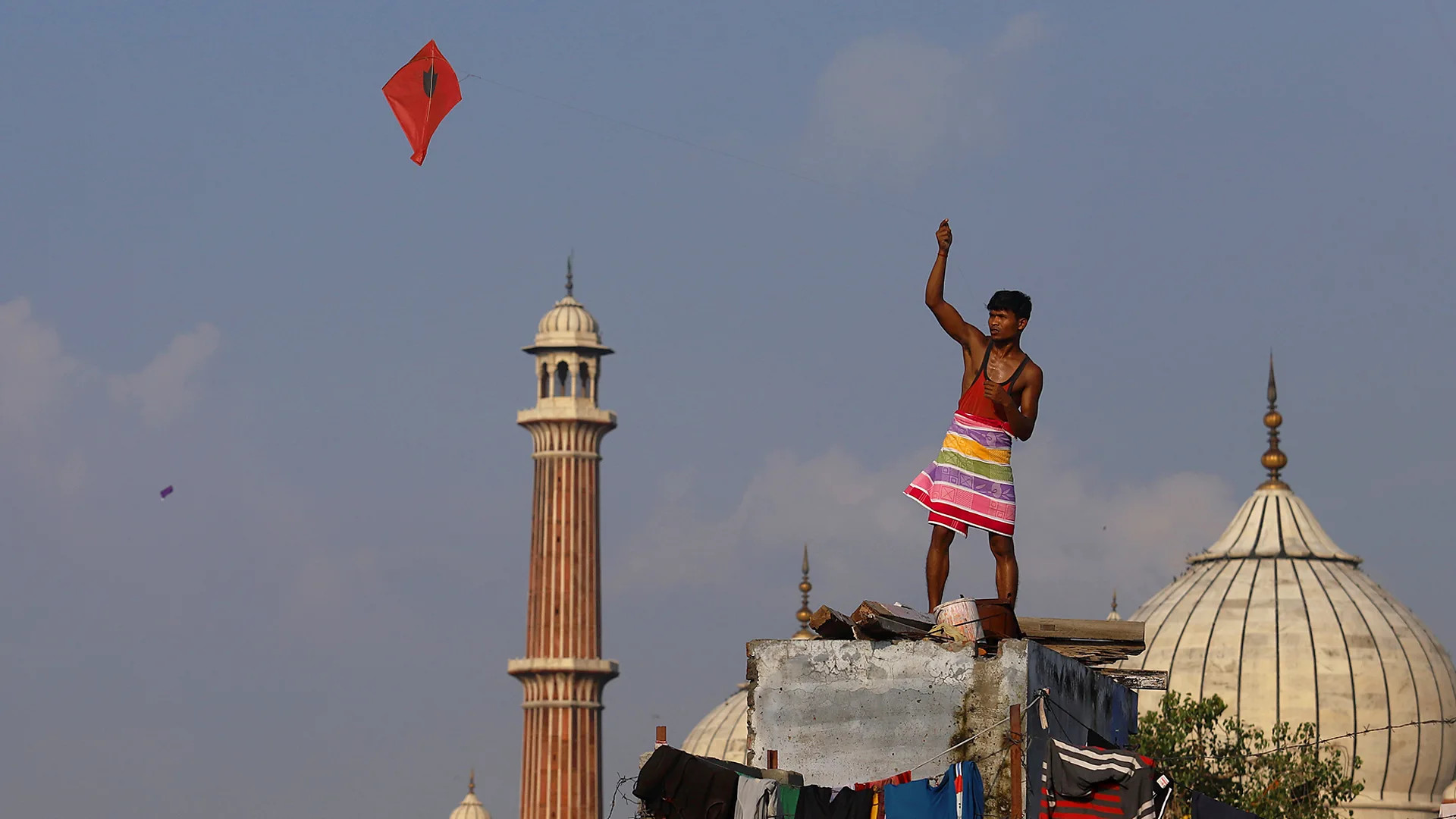 India's kite-flying tradition fades amid heatwaves and deadly strings