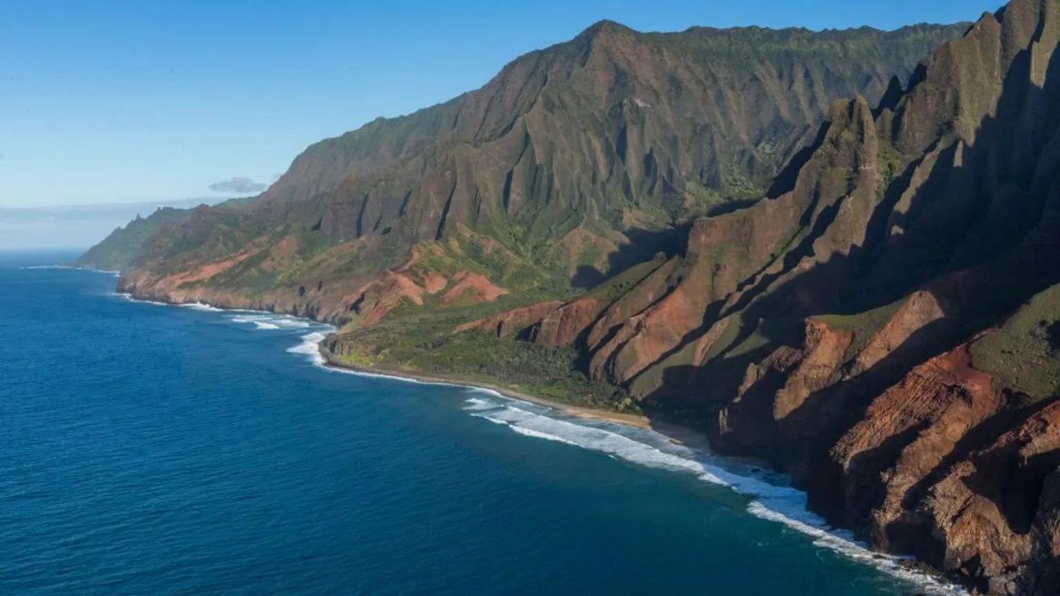 Three dead after helicopter tour crashes near Kauai beach