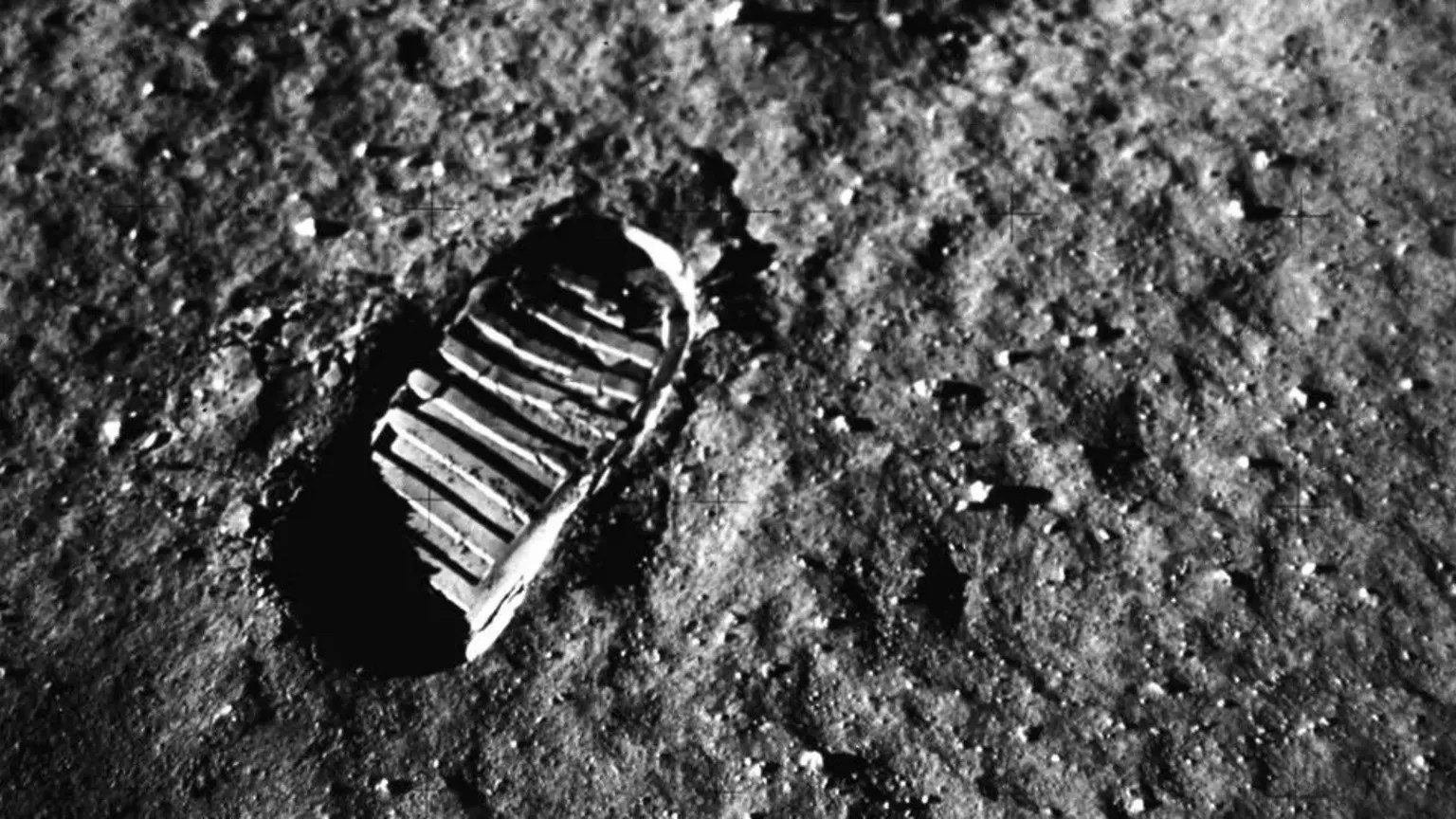 Only five Apollo astronauts remain as new Moon race accelerates