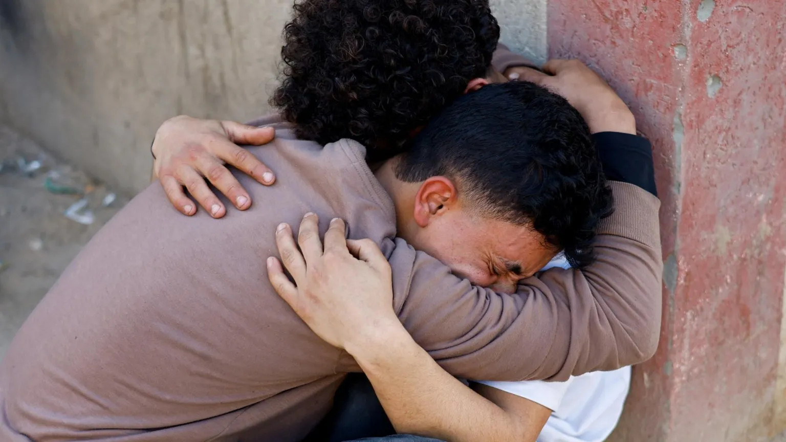 Israeli strikes and militia clashes kill at least 10 in central Gaza