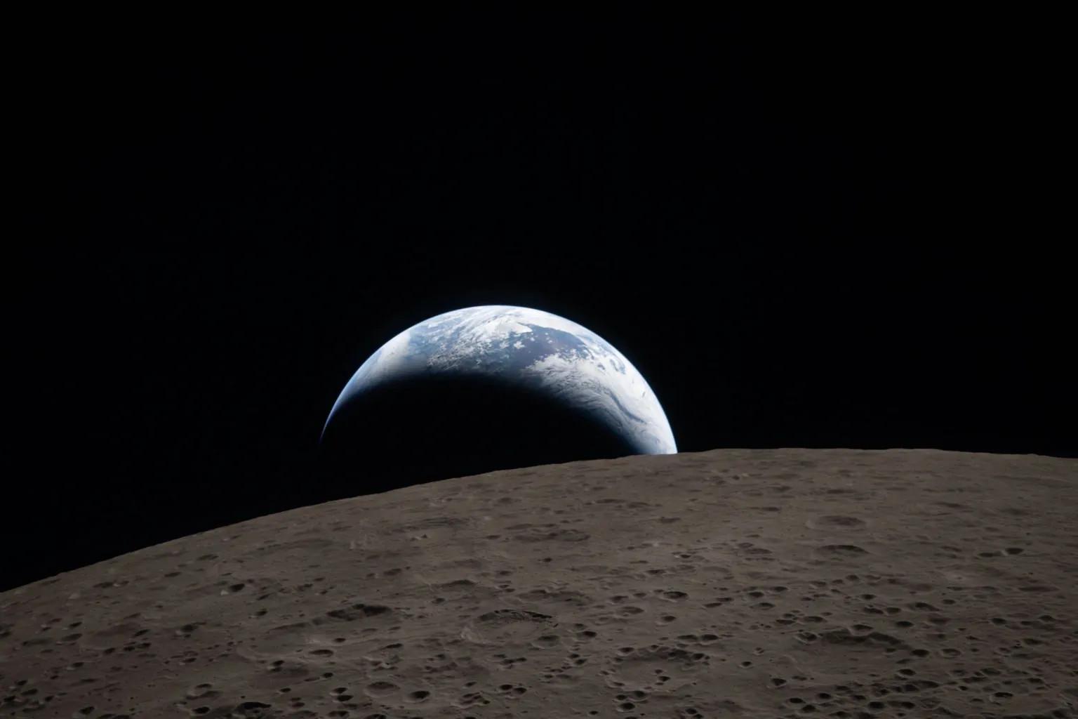 Artemis II crew captures Earthset and solar eclipse from lunar flyby