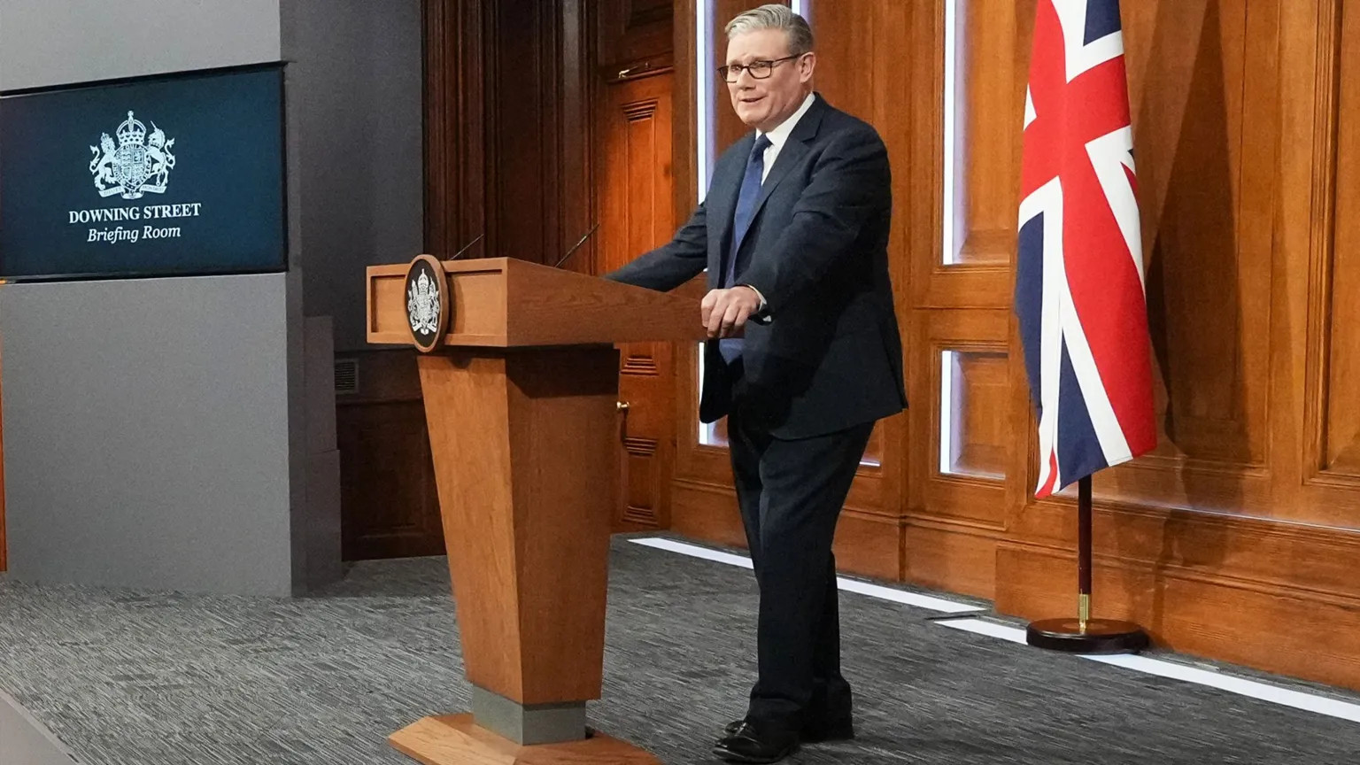 Starmer hails Iran-US ceasefire as he begins Gulf diplomacy tour