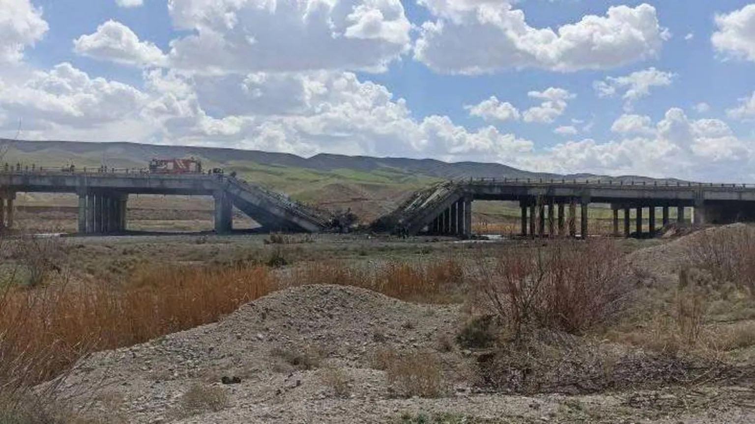 Iran navigates fragile ceasefire amid US threats and diplomatic talks