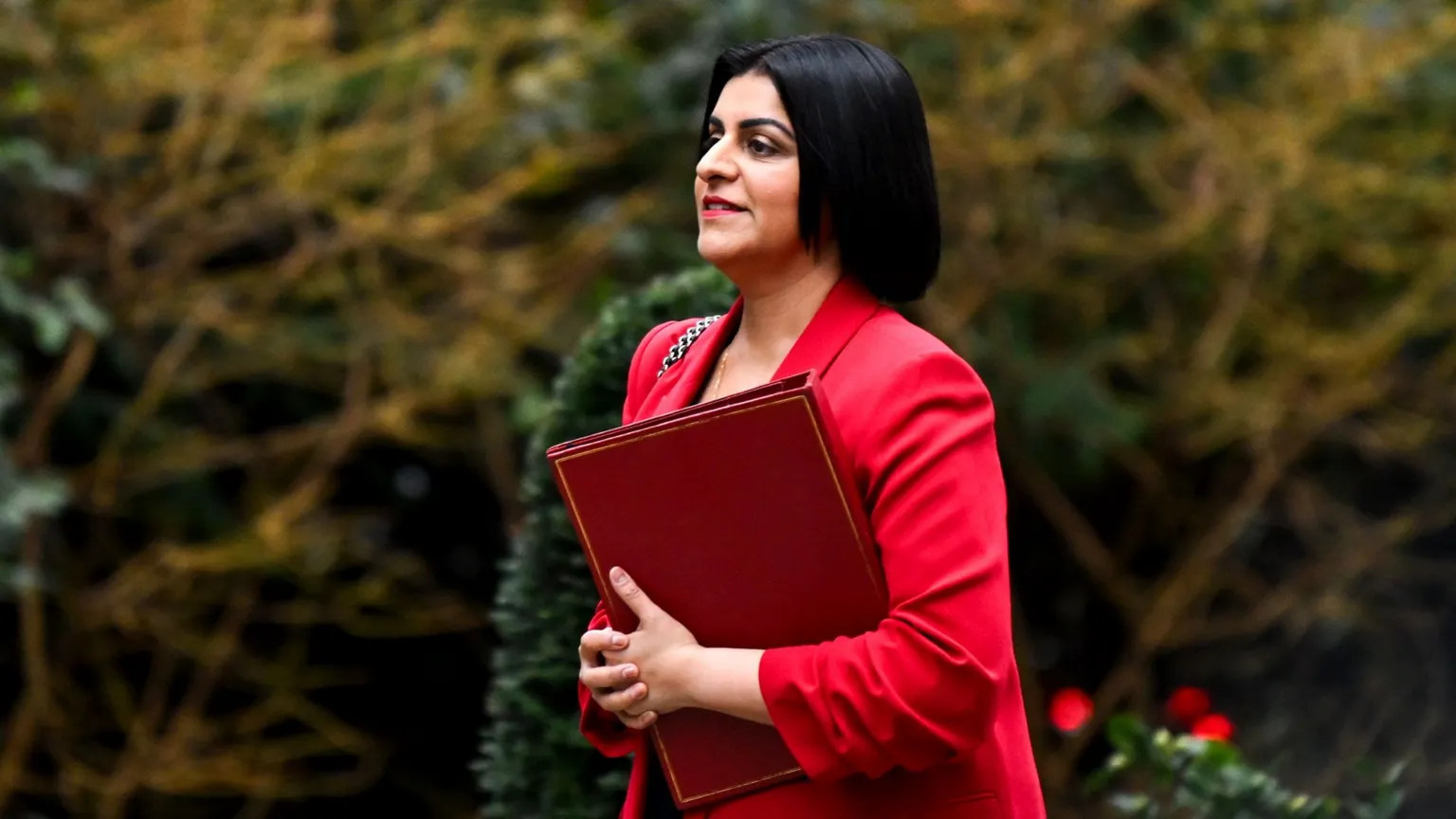 UK probes migrant advisers over fake asylum claims