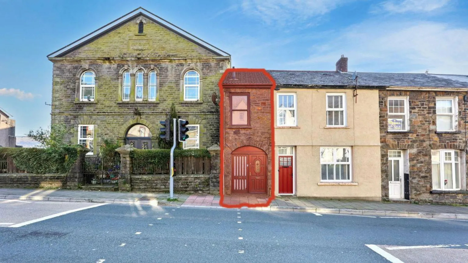 Ultra-narrow Welsh cottage sells for £45,000 after bidding war