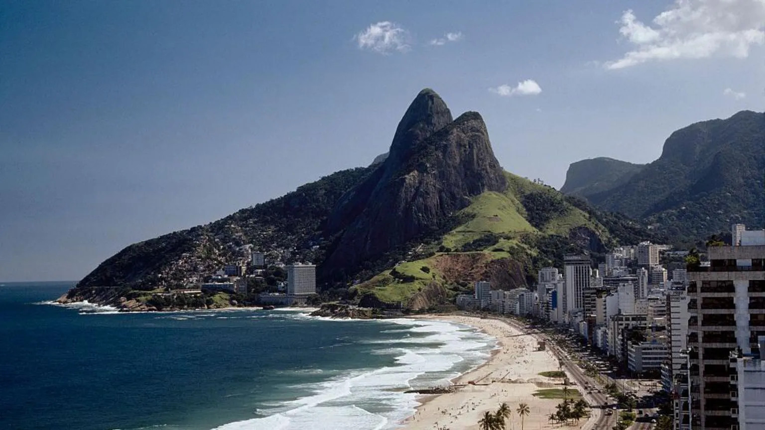 Tourists trapped on Rio de Janeiro peak during police raid in Vidigal