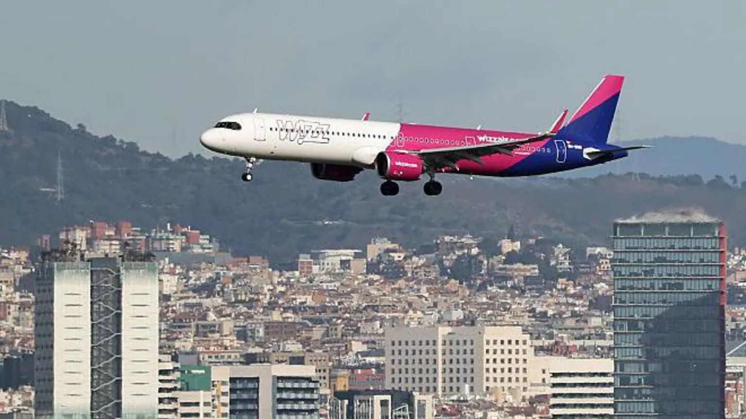 European airlines slash fares to counter travel hesitancy amid fuel crisis