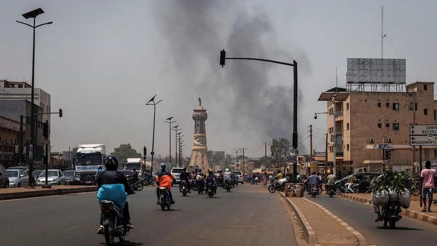 France urges citizens to leave Mali amid escalating violence