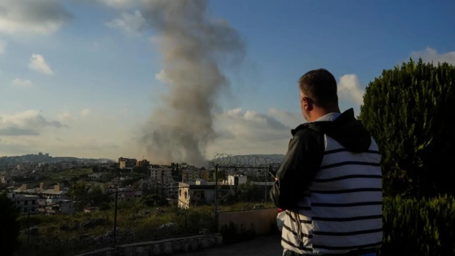 Israeli air strikes kill 13 in southern Lebanon amid fragile ceasefire