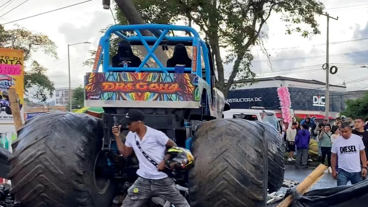 Three dead and 38 injured after truck crashes into crowd in Colombia