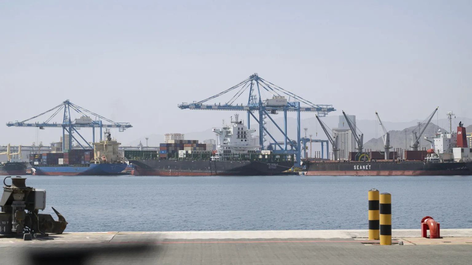 US and Iran clash in Strait of Hormuz as stranded ships begin evacuation