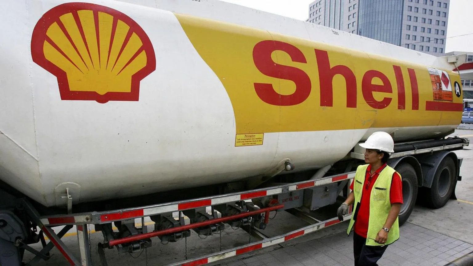 Shell posts $6.9bn quarterly profit as oil prices surge amid Iran conflict