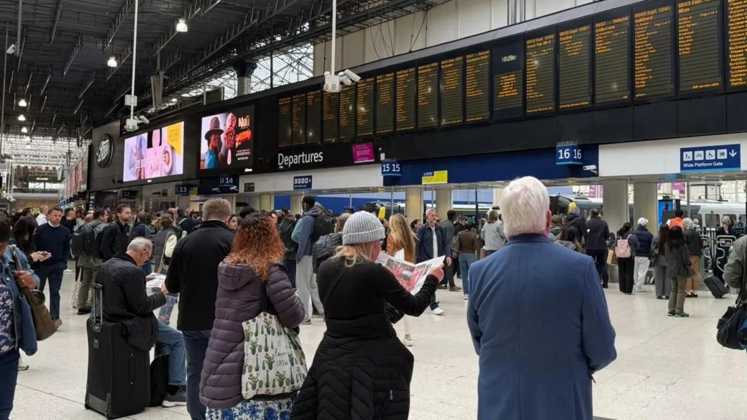 Rail chaos in southern England persists after morning signal failure